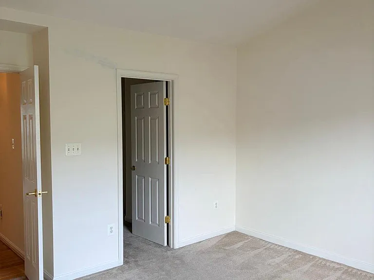 21784 Oakville Ter — Photo 14