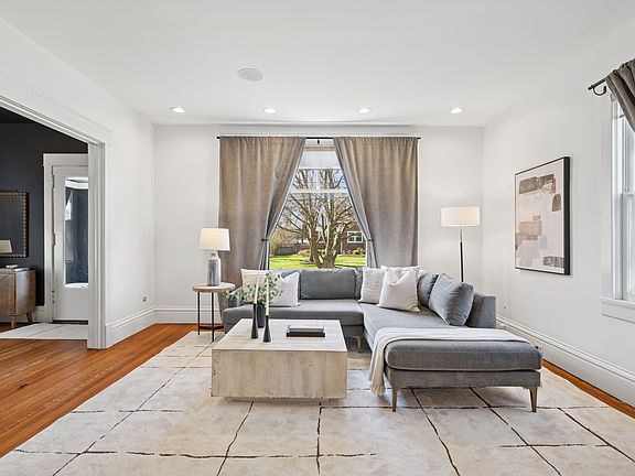 4th image of 385 Vine Ave