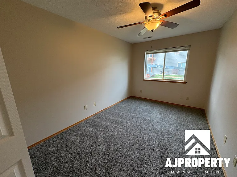 925 S Newcomb Ave #18 — Photo 9