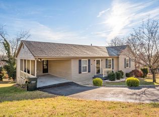 619 Essex Dr, Staunton, VA 24401