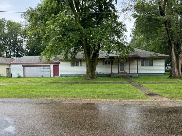 206 S Elm St, Heyworth, IL 61745