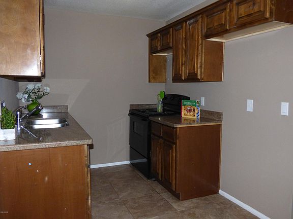 3rd image of 3613 E Earll Dr Unit 1