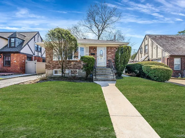 828 Barth Drive, North Baldwin, NY 11510