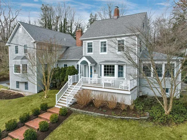 10 Lake Street, Setauket, NY 11733