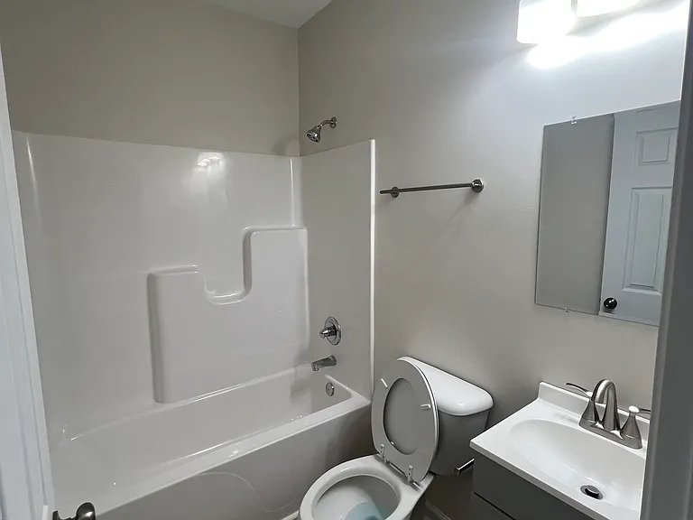 151 N Bardstown Rd — Photo 5