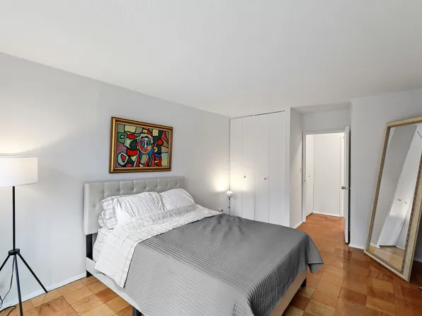 322 West 57th Street image 5 of 7