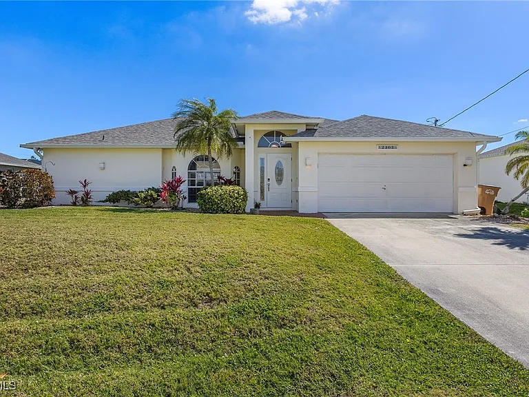 2305 SW 19th Pl — Photo 13