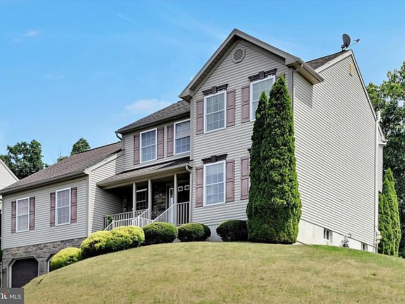 2nd image of 84 Oak Ledge Ave