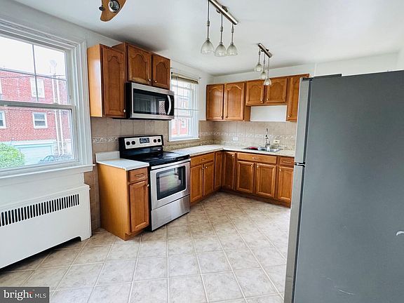 5th image of 1223 Knorr St