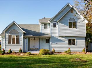 273 Mirth Dr, Valley Cottage, NY 10989
