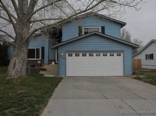 2336 Apache St, Cheyenne, WY 82009