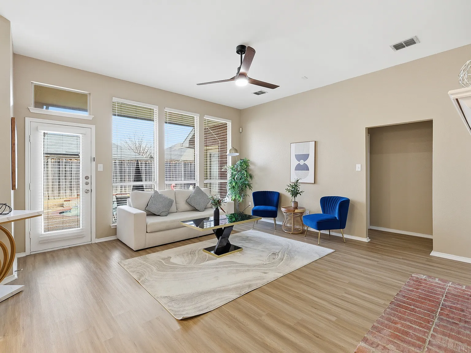 4 bed, 1860 sqft, $5,500 — Photo 2