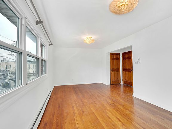 4th image of 199 Hopkins Ave