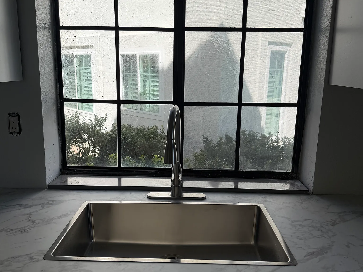 2 bed, 889 sqft, $2,850 — Photo 2