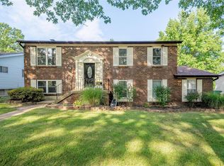 829 Courtland Pl, Ballwin, MO 63021