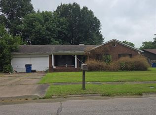 1014 Roselawn Cir, West Memphis, AR 72301