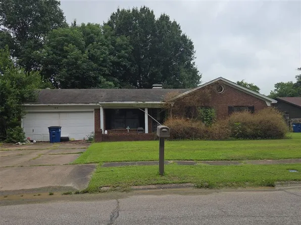 1014 Roselawn Cir, West Memphis, AR 72301