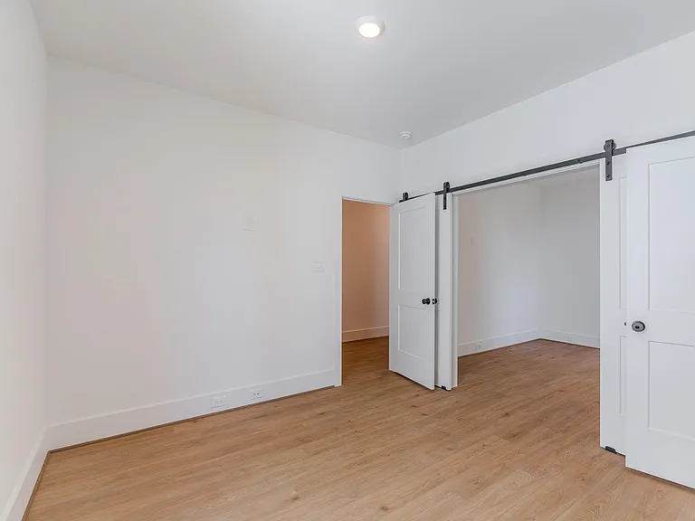7605 Victory Reserve St — Photo 21