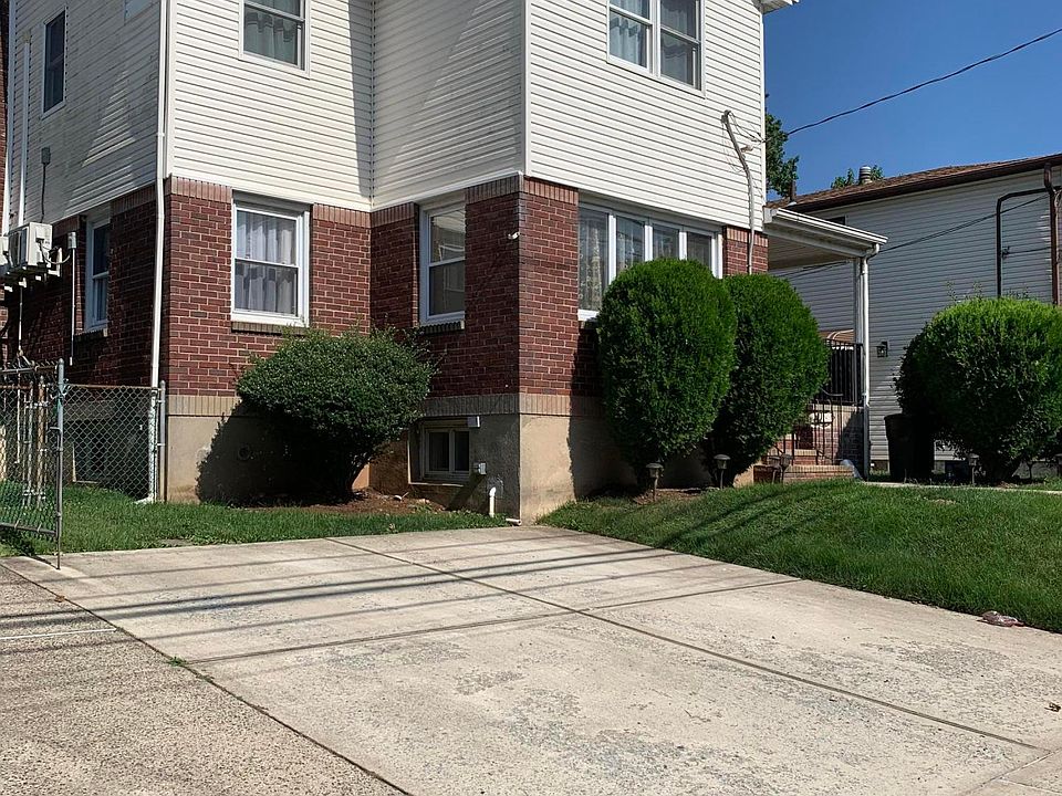 1st image of 147 Giffords Ln #1