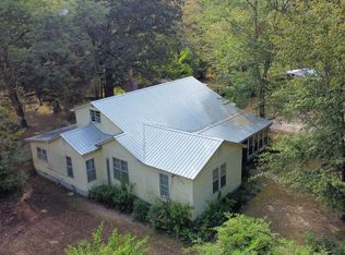 702 E White Oak St, Decaturville, TN 38329