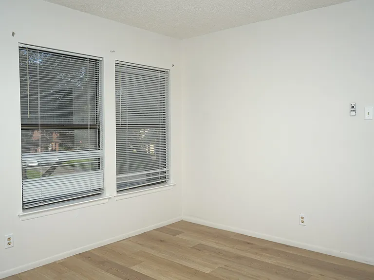 8011 Sunshine Trail Dr — Photo 46