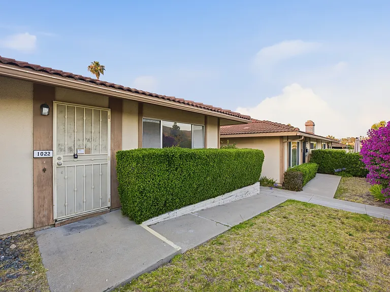 1022 San Marino Dr — Photo 15