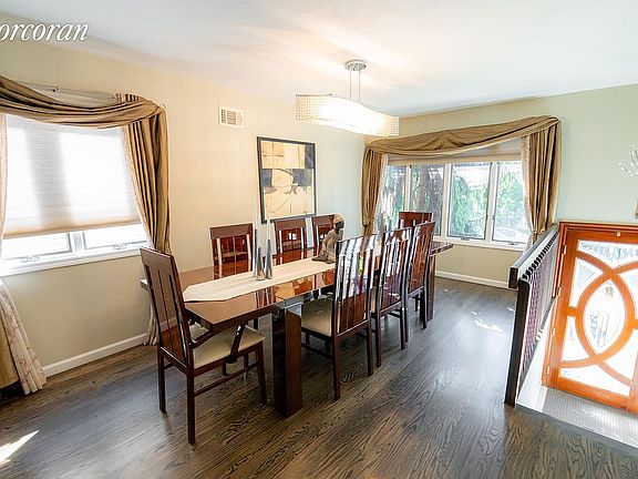 4th image of 12 Greenway Dr