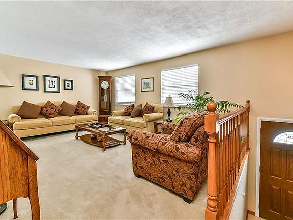 2nd image of 8396 Knollwood Dr