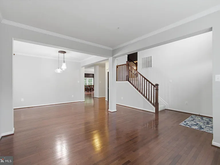 7585 Holly Ridge Dr — Photo 4
