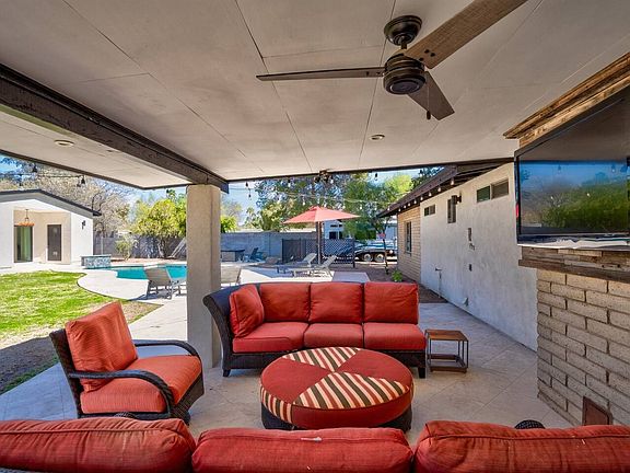 Covered patio, pool, casita.
