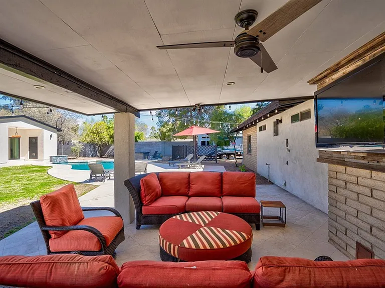 Covered patio, pool, casita.