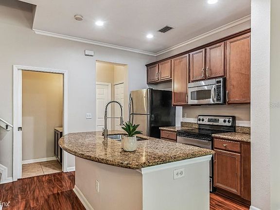 4th image of 7417R Arlington Grove Cir