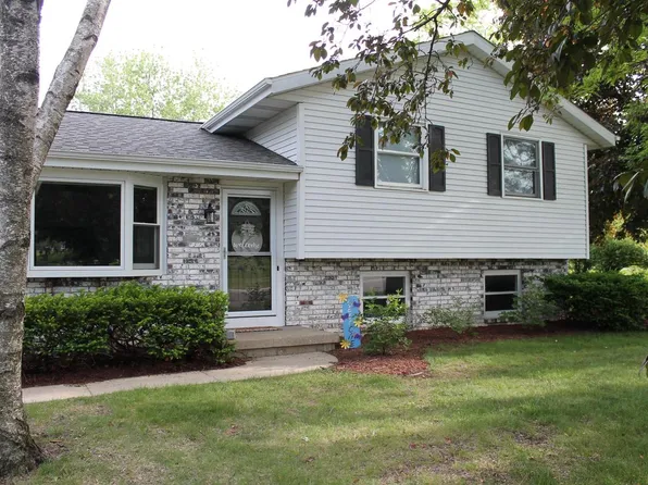 909 Country LANE, Watertown, WI 53098