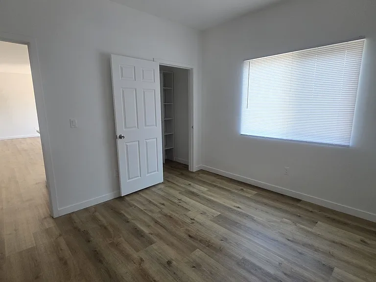 1209 W King St — Photo 10