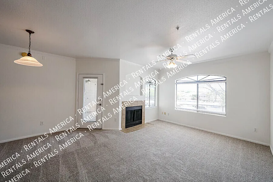 Amazing 1 BR/1 BA Condo in North Scottsale Signature Community — Photo 4