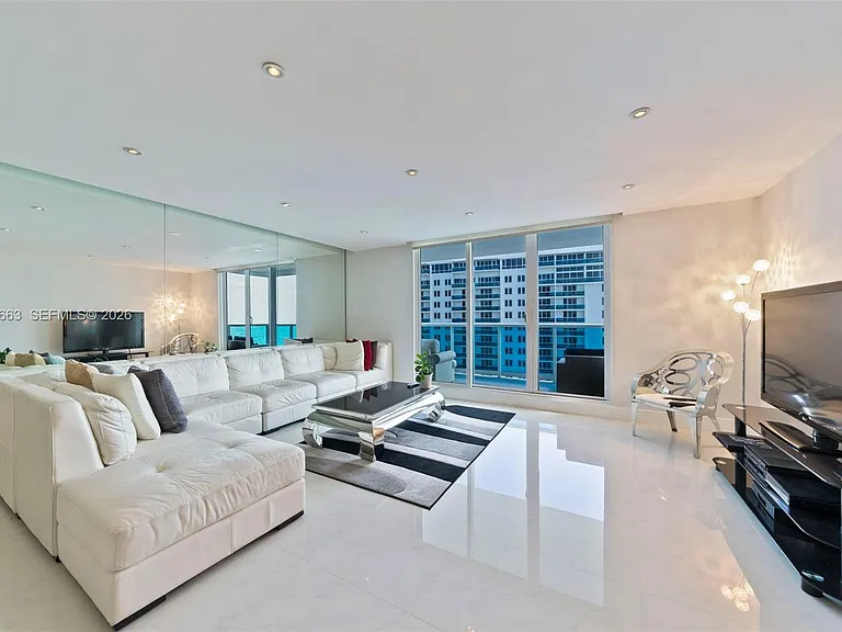2301 Collins Ave #1210 — Photo 6