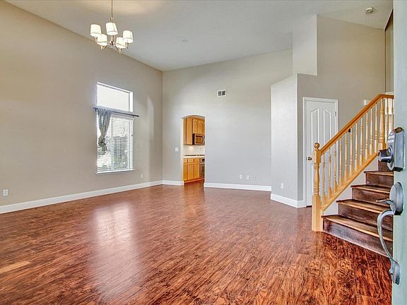5th image of 2201 Glenview Dr