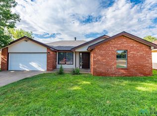 2221 Country Meadows Dr, Clovis, NM 88101