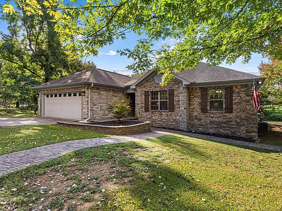 3rd image of 27 N Springhill Ln