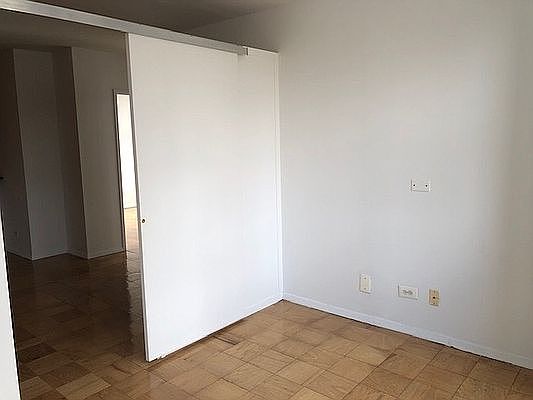 4th image of 200 E 72nd St APT 23B