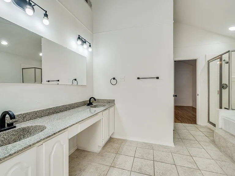 607 Mission Cir — Photo 8