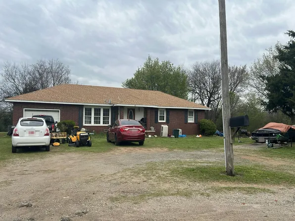 1011 W Park Ave, Checotah, OK 74426