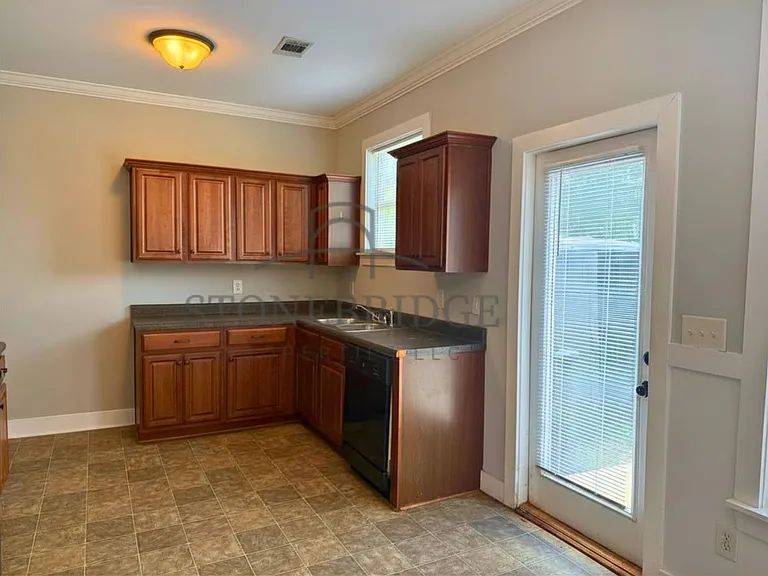 699 The Heights Ln — Photo 6
