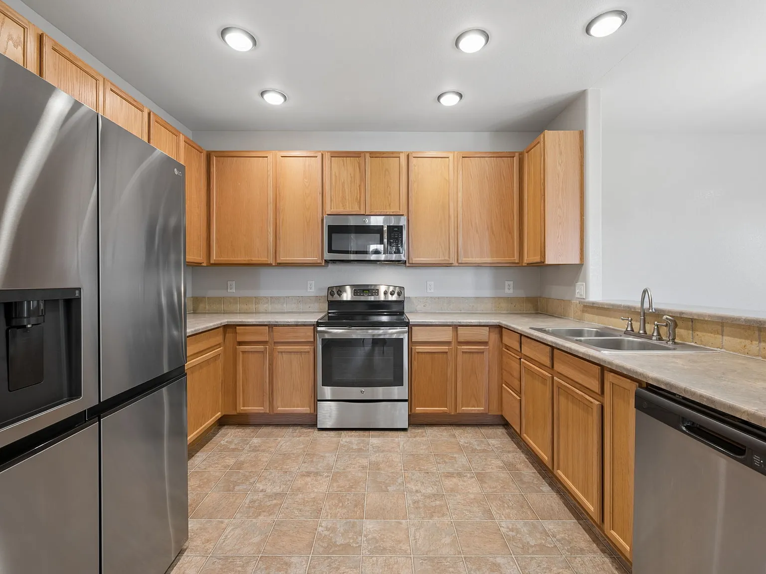 2 bed, 1625 sqft, $2,100 — Photo 4