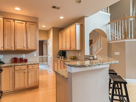 5th image of 15631 Seafield Ln