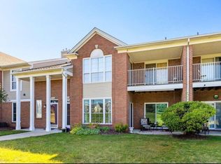 45688 Warwick Dr, Macomb, MI 48044