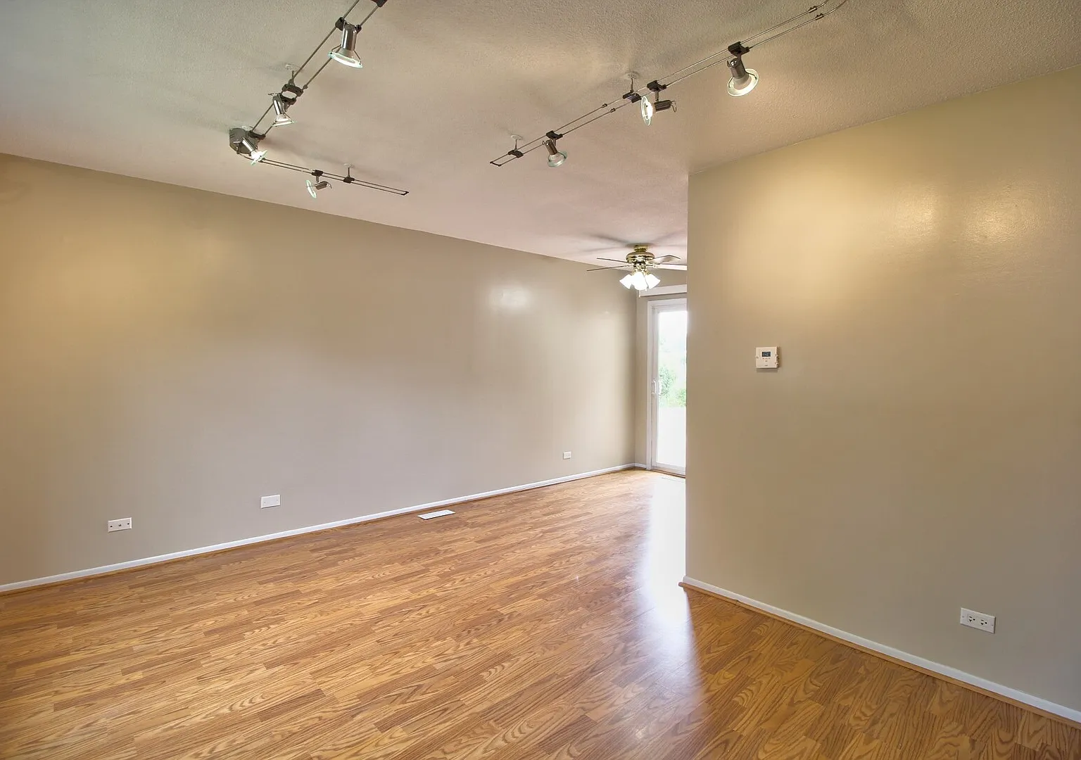 2 bed, 900 sqft, $1,850 — Photo 4