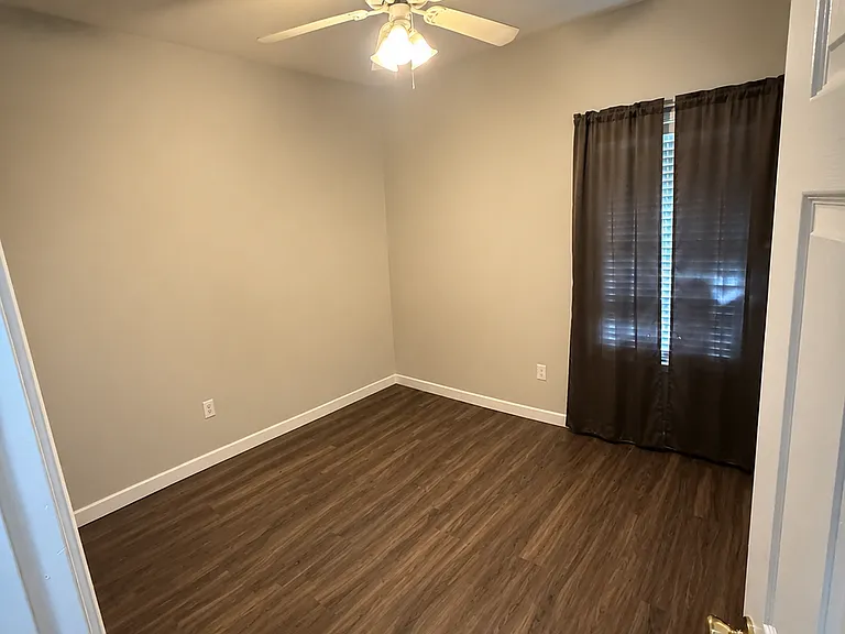 1020 Chevis St — Photo 9