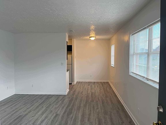 2nd image of 601 Cheyenne Rd APT 4