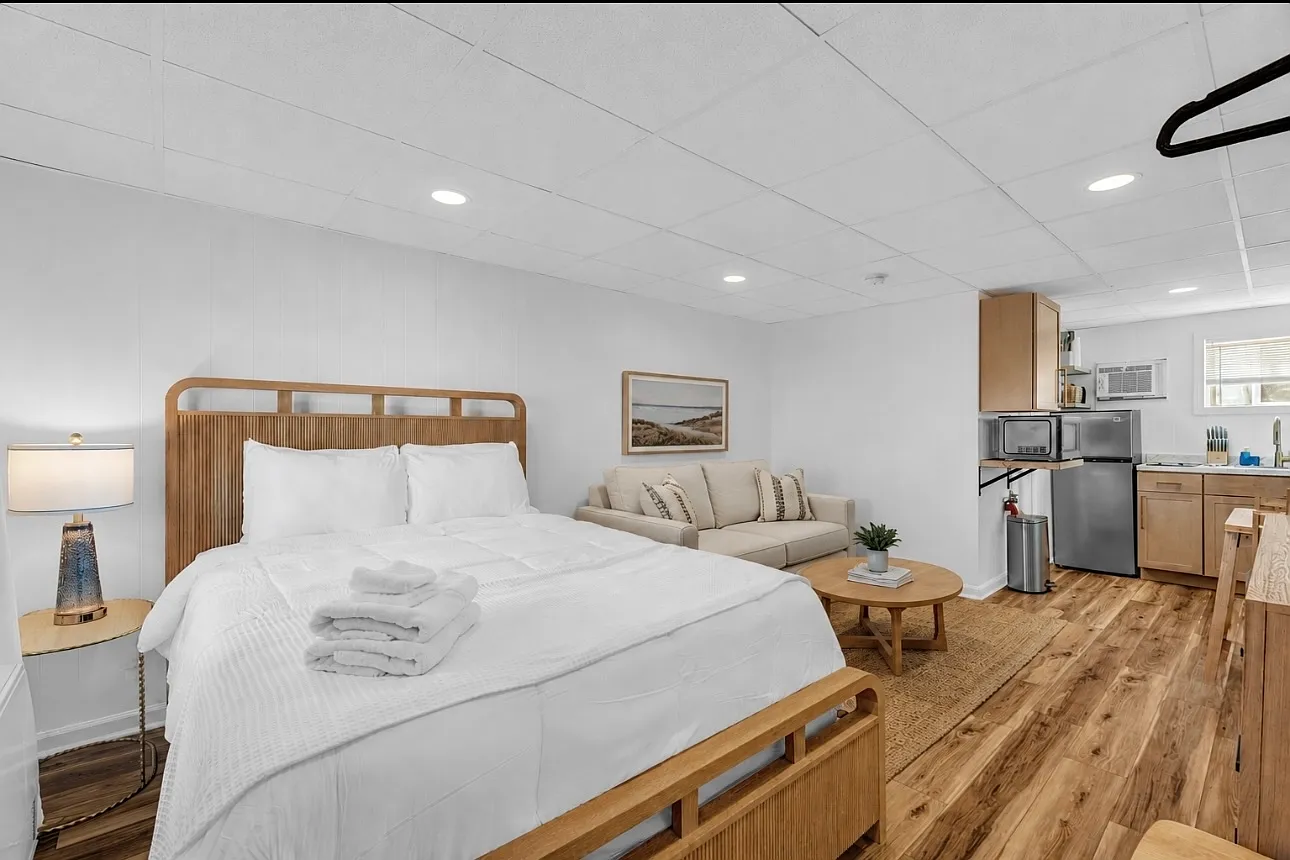 174 East Grand Avenue - 3 — Photo 2